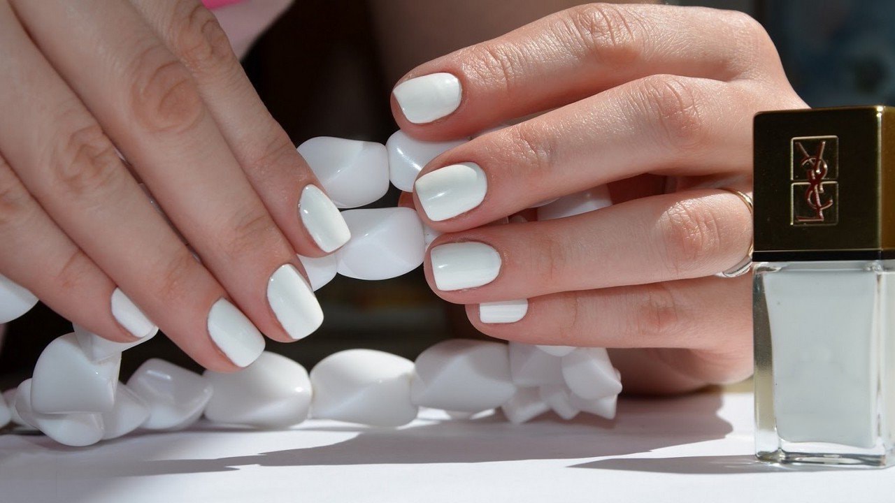 Дизайн Коротких Ногтей С Белым Цветом