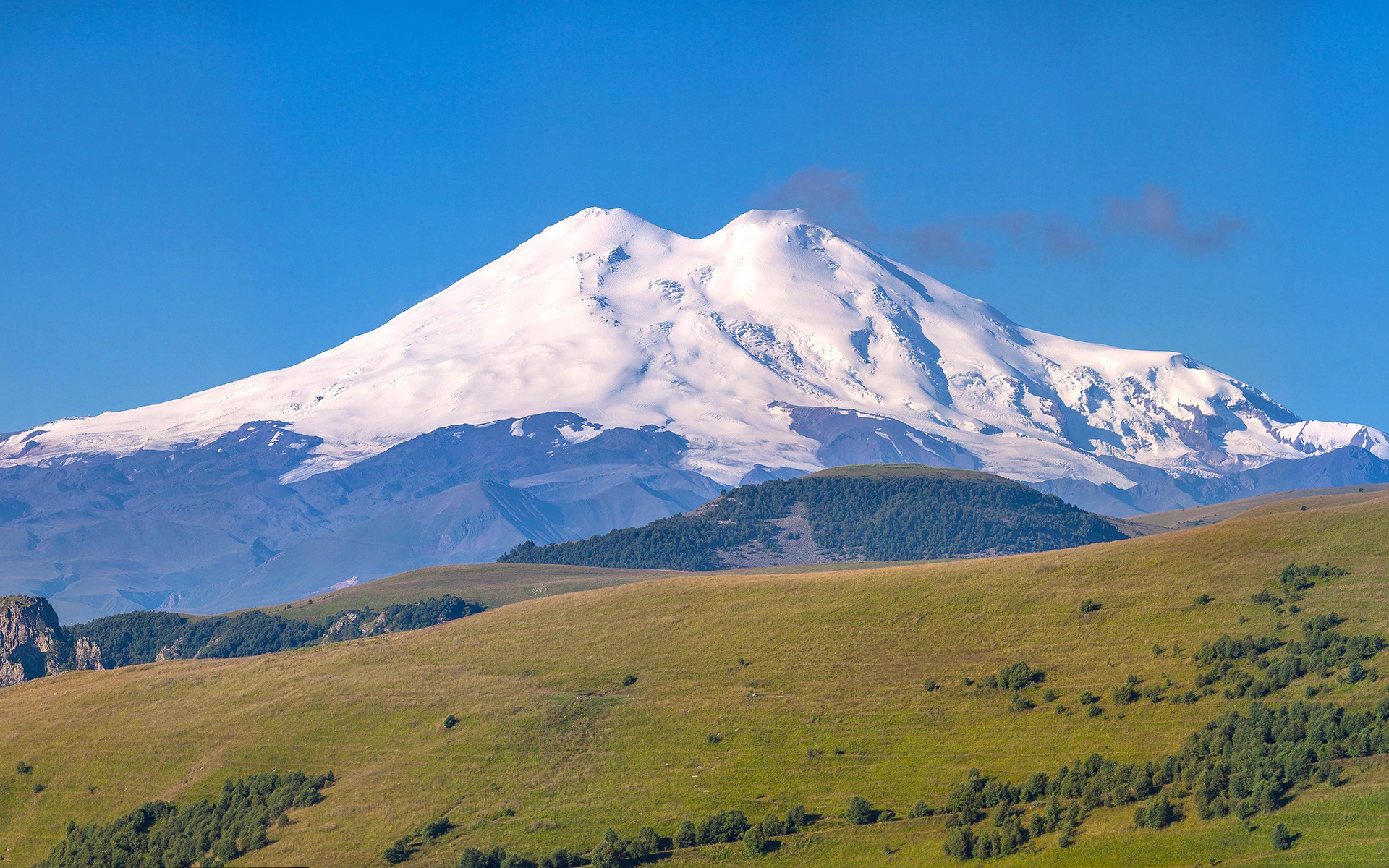 Вторая по высоте гора в россии. Гора Эльбрус (5642 м) — высочайшая вершина России. Гора Эльбрус (Кабардино-Балкария, Карачаево-Черкесия). Северный Кавказ Эльбрус. Нальчик горы Эльбрус.