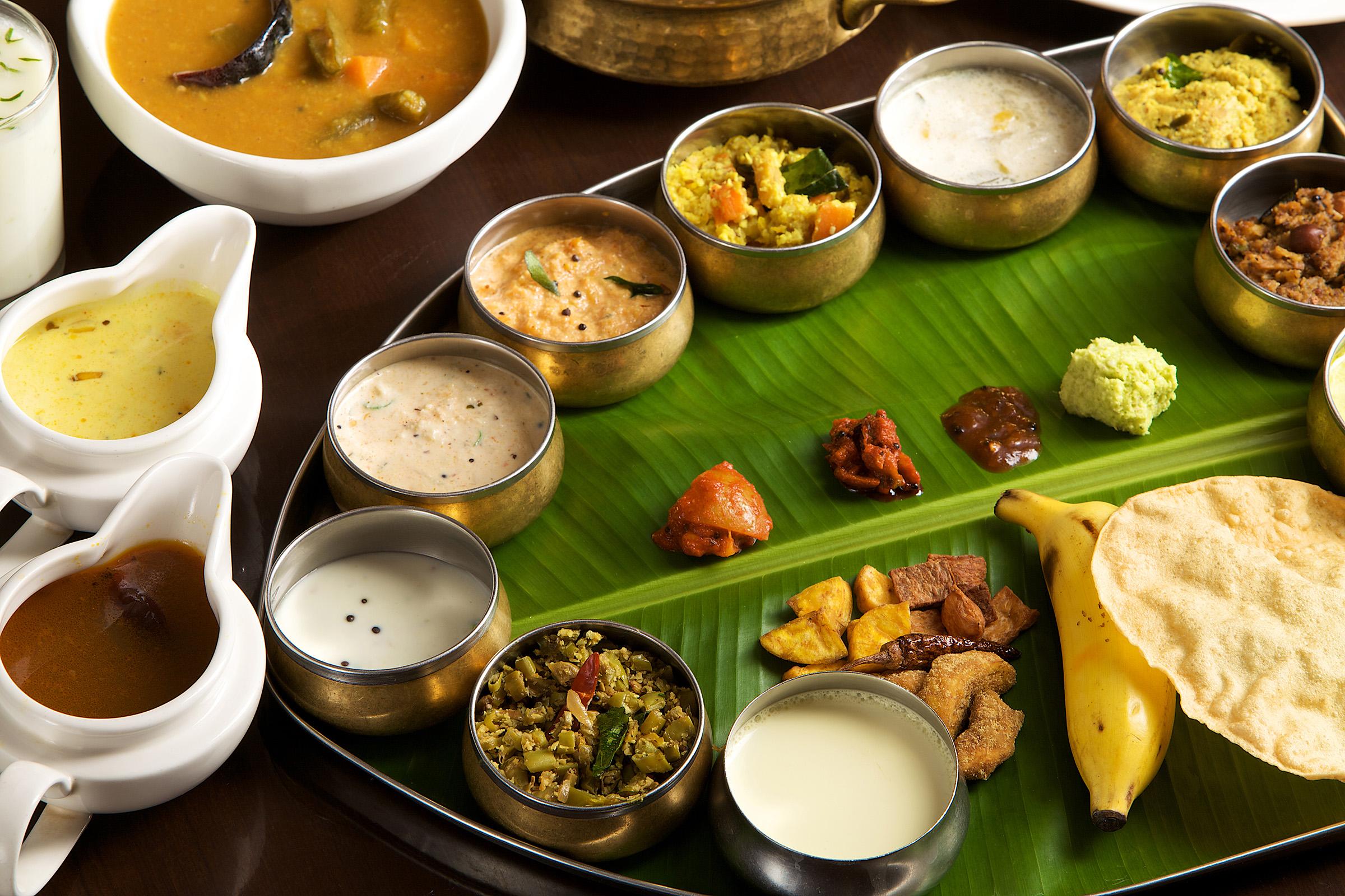 Tradition dish. Тхали Индия. Индийская кухня тхали. Индийская Вегетарианская кухня. Индийская кухня Завтраки.