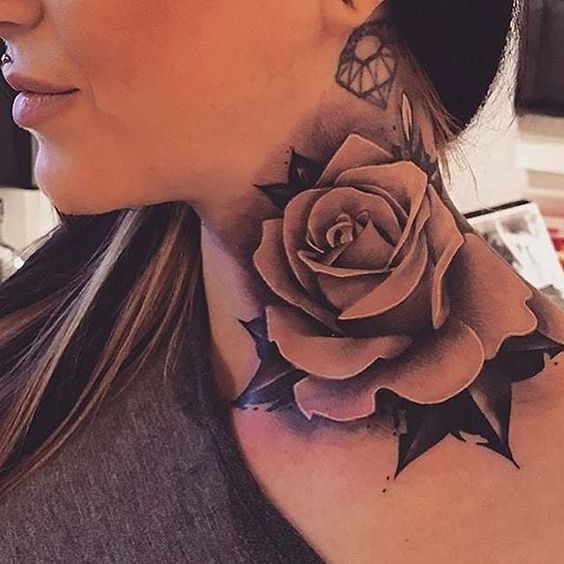 Оригинальные татуировки для девушек на шею