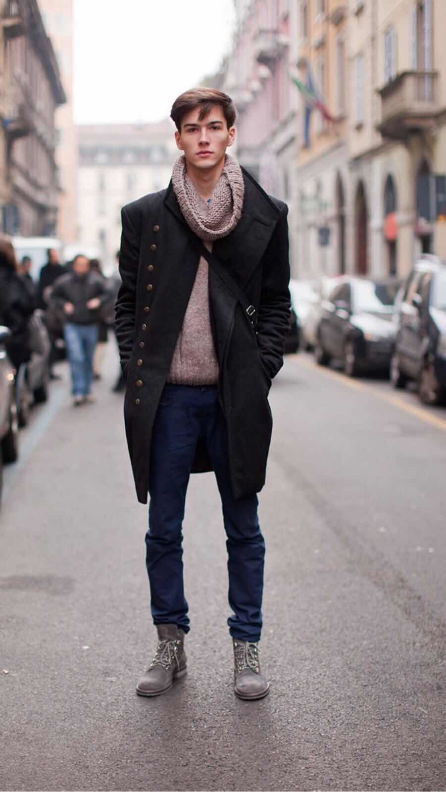 Стильный молодой парень. Уличная мода мужская. Уличный стиль мужской. Уличный стиль одежды мужской. Французский стиль мужчины.