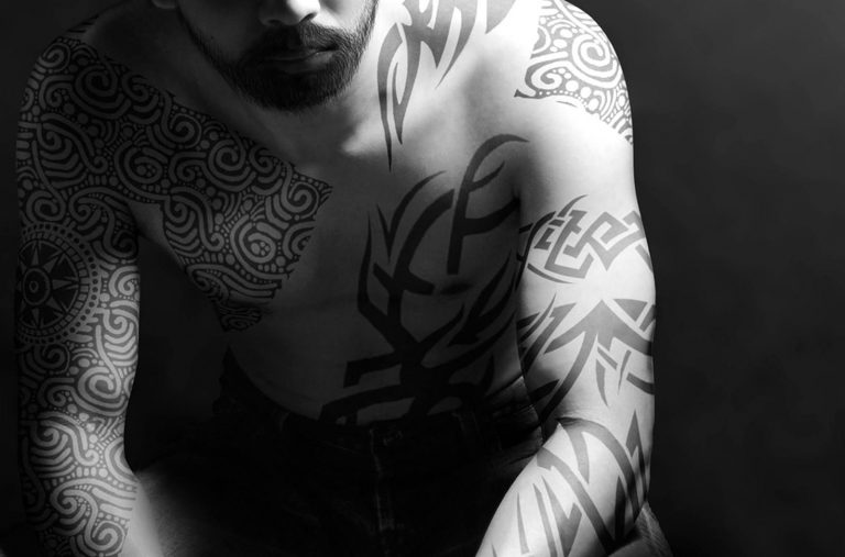 Tattoo seite mann