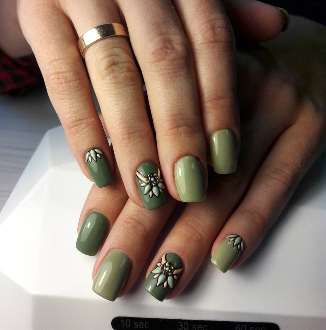 Дизайн хаки. Маникюр цвета хаки. Маникюр болотного цвета. Зеленые ногти. Маникюр зеленый.