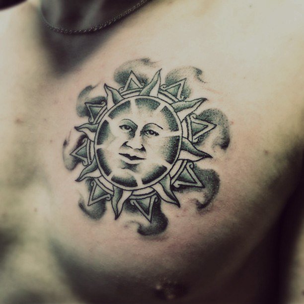 Татуировка солнце на грудине мужские