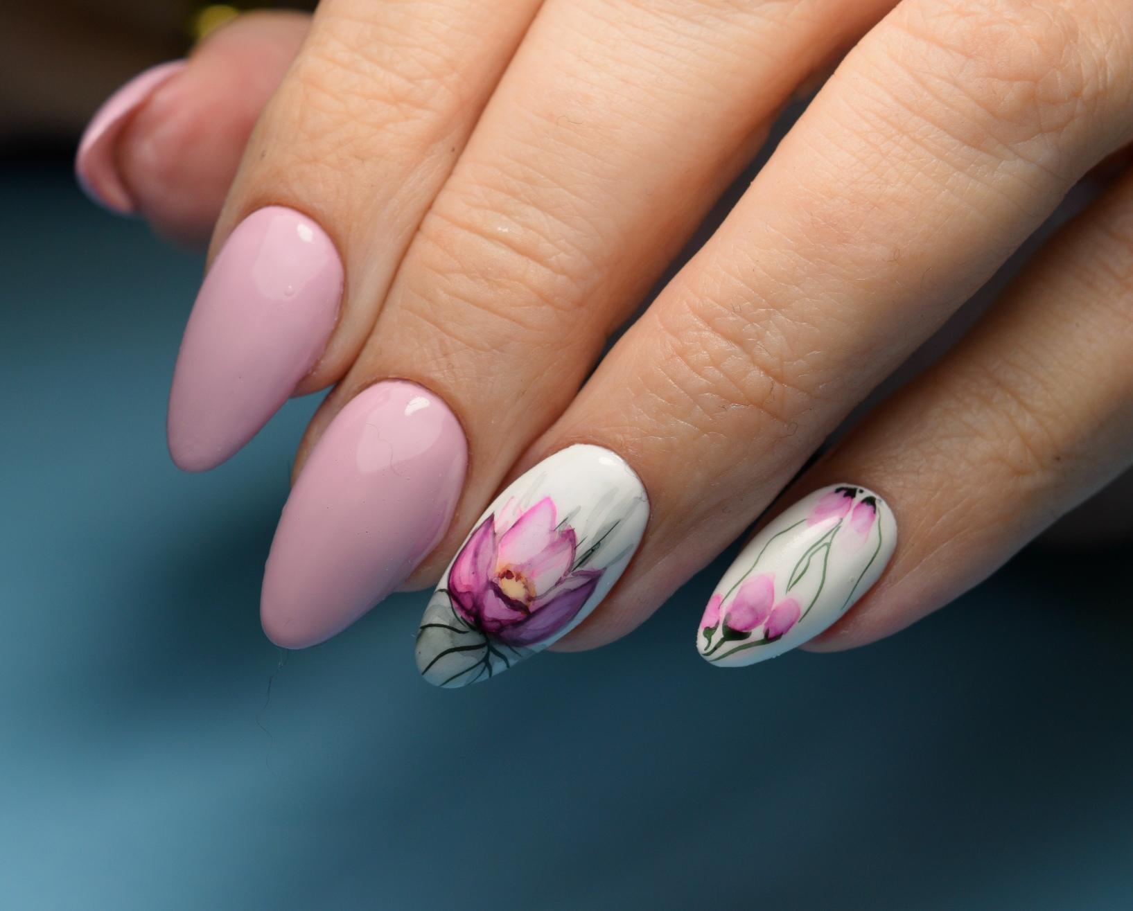 Дизайн ногтей с цветочками. Ногти с цветочками. Весенние ногти. Акварельный маникюр.