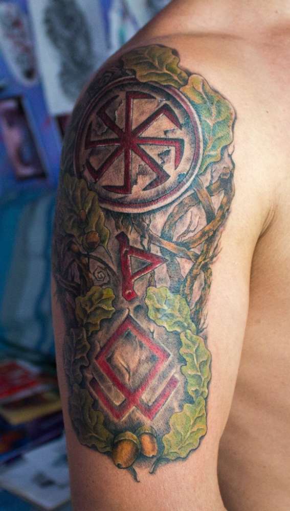 Славянская татуировка на локте для мужчин