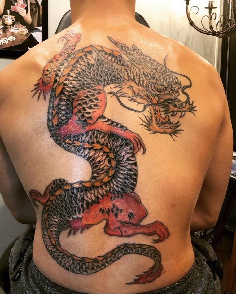 Китайский дракон значение. Тату дракон. Китайский дракон тату. Китайский дракон на спине. Тату китайский дракон для мужчин.