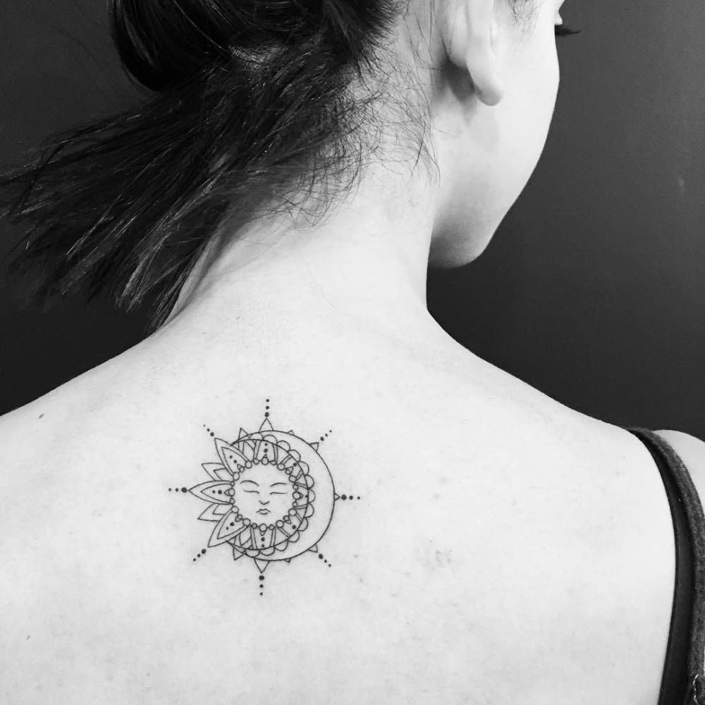 Татуировка солнце на спине