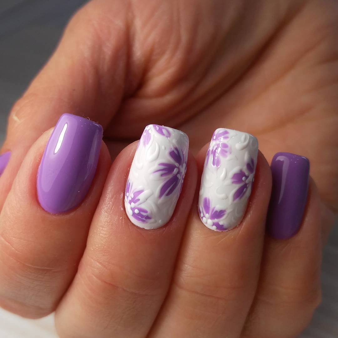 Маникюр в весенних тонах. Ногти с цветочками. Фиолетовый маникюр. Маникюр в сиреневых тонах. Сиреневые ногти.