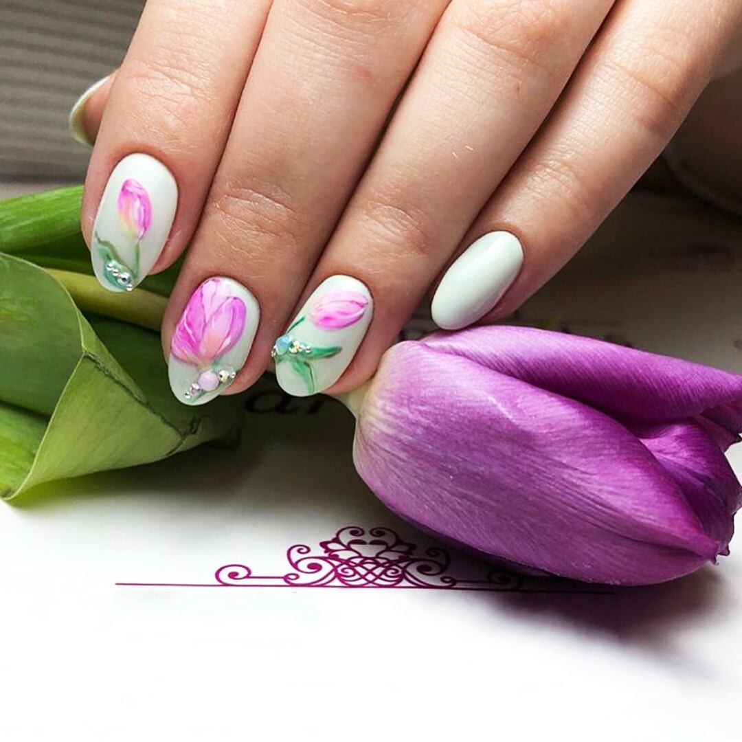 Тюльпаны на ногтях дизайн. Весенний маникюр. Красивый весенний маникюр. Весенние ногти.