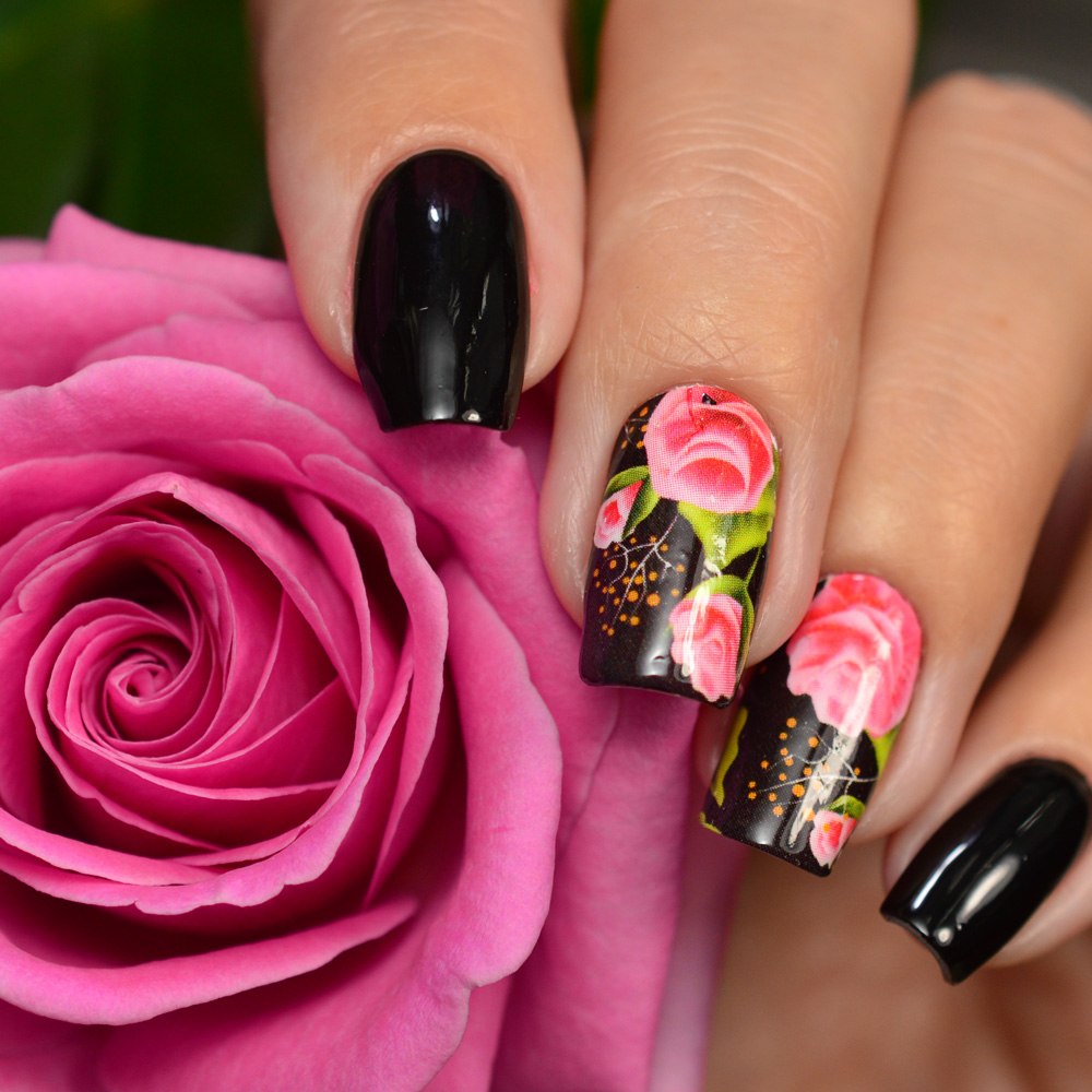 Дизайн ногтей розы. Красивый маникюр с цветами. Розочки на ногтях. Маникюр с розами. Красивый маникюр с розами.