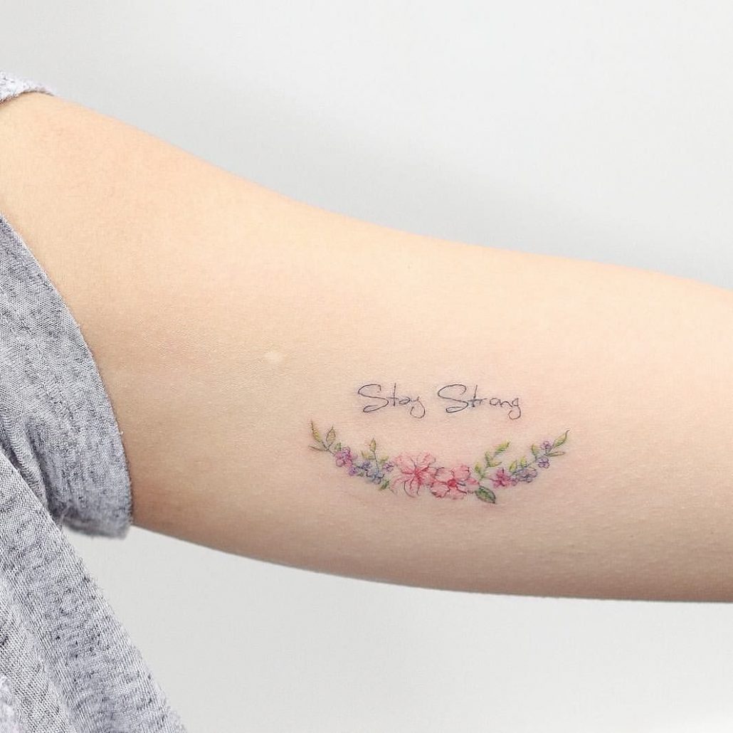 Цветные Татуировки для девушек надписи