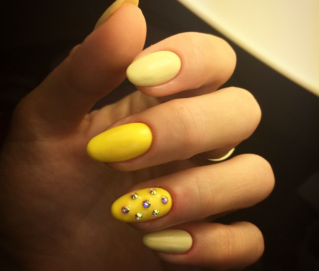 Ногти круглые желтые