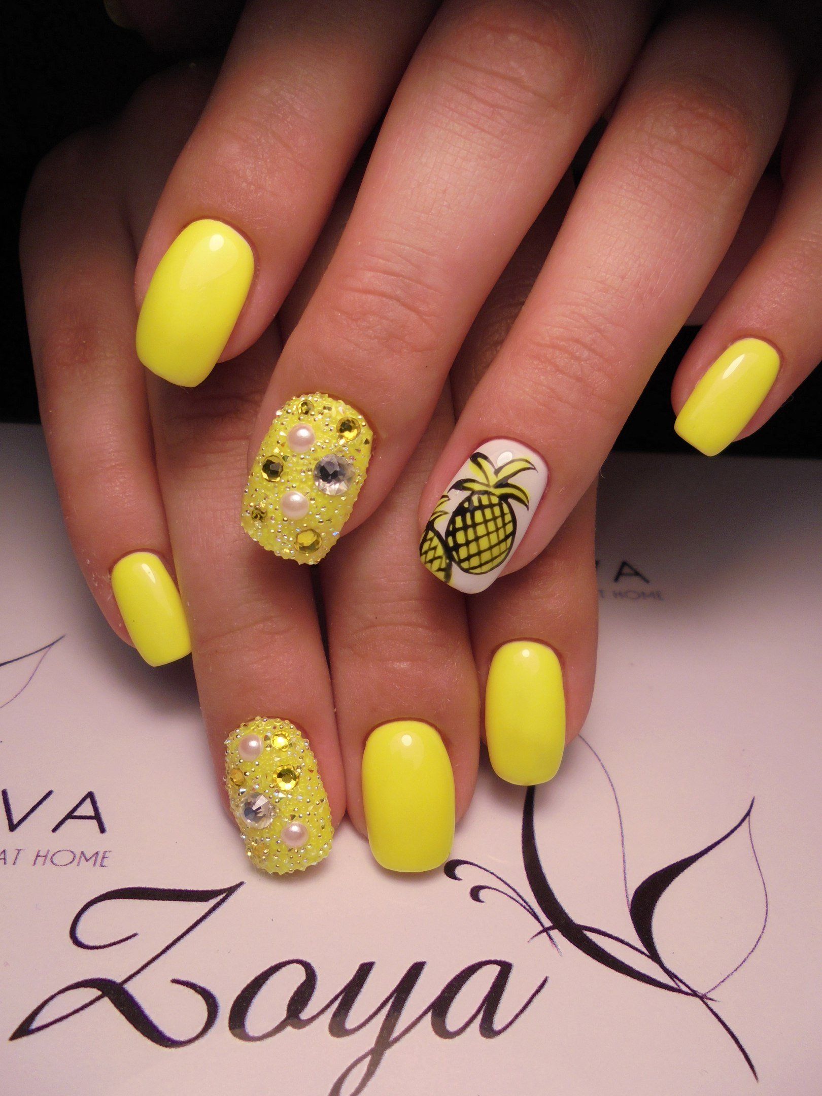 Идеи желтого маникюра. Ногти яркие летние. Желтый маникюр. Желтые летние ногти. Летний маникюр желтый.