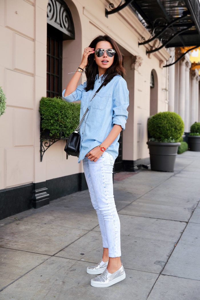 Образы с белой рубашкой и джинсами