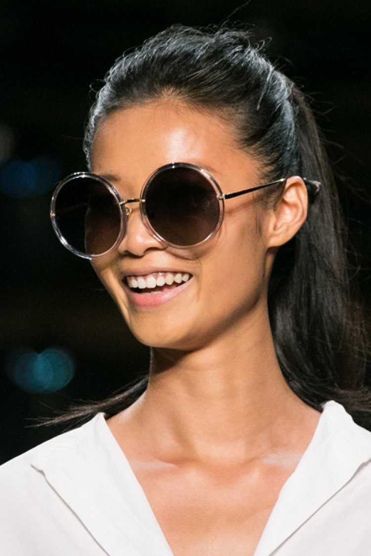 Солнцезащитные очки женские круглая форма. Очки 2023 тренды. Очки 2020-2021 тренды. Модные солнцезащитные очки. Стильные солнцезащитные очки для женщин.