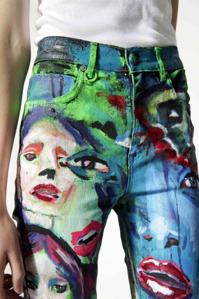Рисунок на джинсовке акриловыми красками