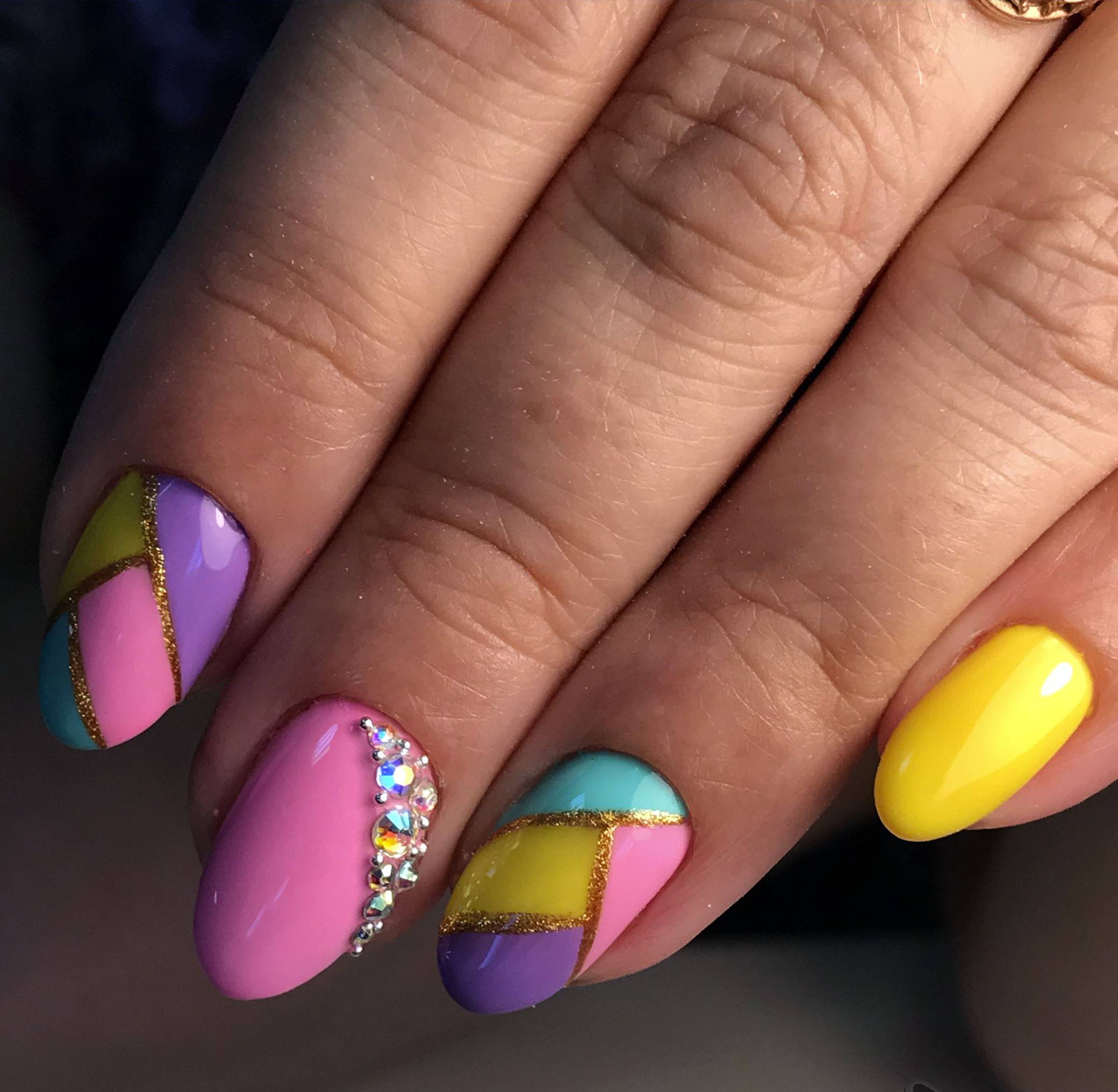 Ногти дизайн лето 2024. Разноцветные ногти. Яркие разноцветные ногти. Яркий маникюр. Летние ногти.