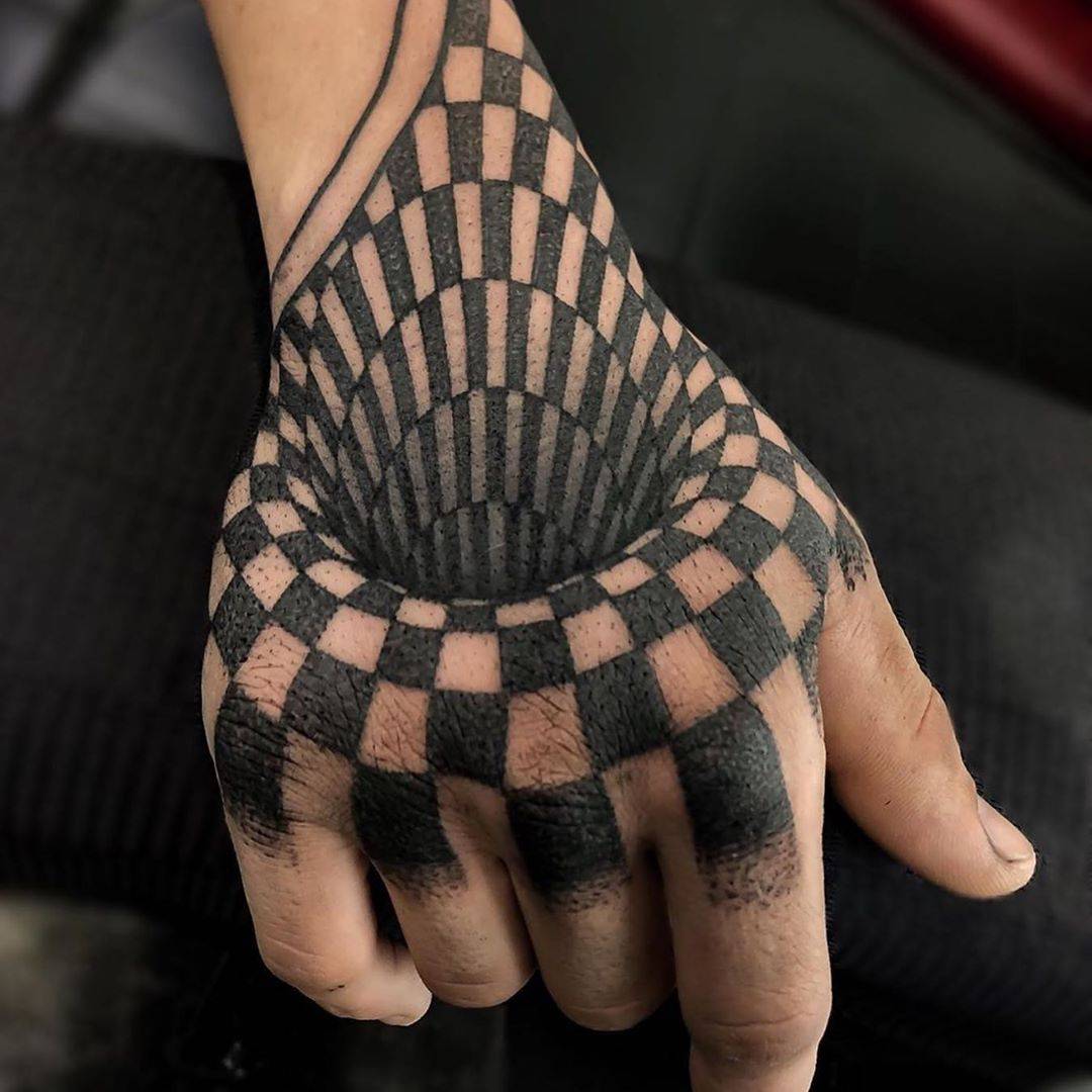 Стильная татуировка на руке, модные символы и современные тренды