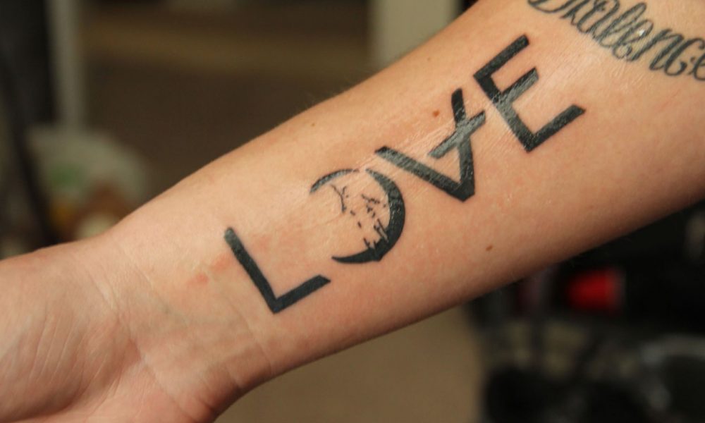 «Узоры шайтана»: почему мусульманам запрещено делать татуировки