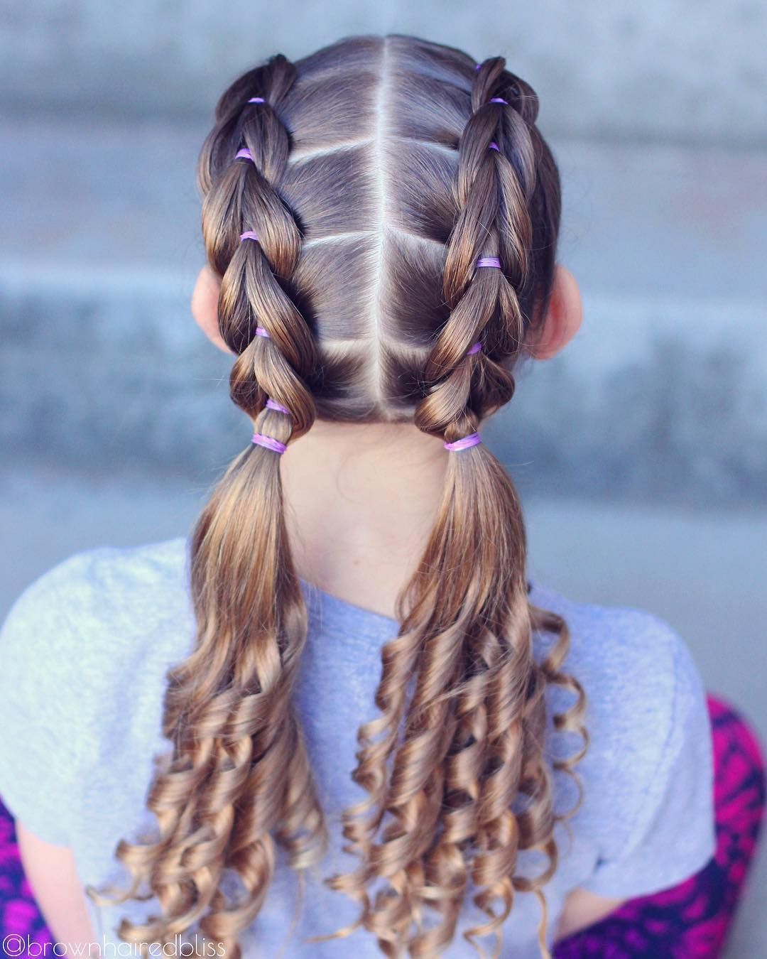 Прически в школу резинками. Прически для девочек. Прически в школу. Красивая коса на длинные волосы для девочки. Причёски для девочек в школу.